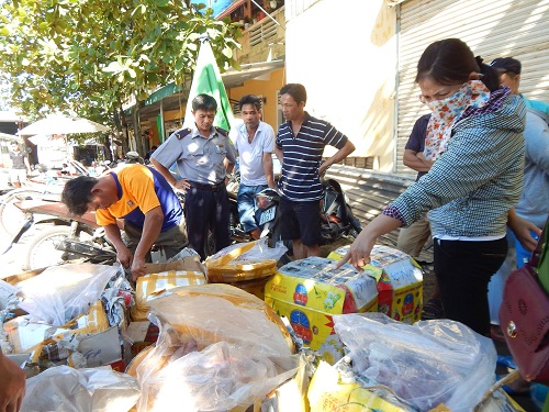 Huế: Bắt dữ số lượng lớn mực khô, nội tạng động vật đã bốc mùi
