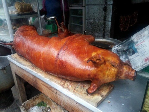 Thịt lợn mán bẩn làm từ thịt lợn chết bốc mùi - Hình 1