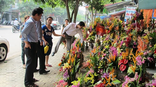 Thi trường 20/11: Khách hàng mua nhiều, cửa hàng hoa đồng loạt tăng giá