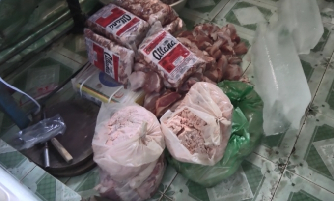 Dùng thịt heo đã đổi màu, bốc mùi để sản xuất bò viên