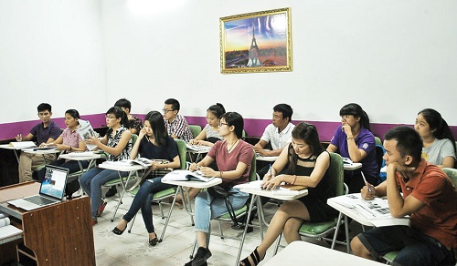 “Loạn” chức danh & nghề nghiệp: Bài 1: Bát nháo các lớp học tiếng Anh - Hình 1