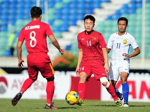 Thua ĐT Việt Nam, thầy trò Ong Kim Swee bị báo chí đội nhà chê bai