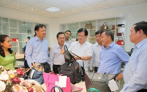 Phó Thủ tướng Trịnh Đình Dũng làm việc với Hiệp hội Da - giày - túi xách - Hình 1
