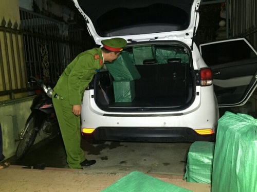 Huế: Bắt xế hộp chở 10 nghìn gói thuốc Zét lậu