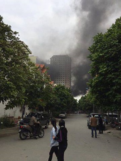 Cháy lớn tại Khu đô thi Xa La: Khói đen bốc cao hàng trăm mét - Hình 2
