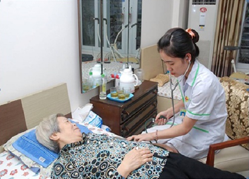 Thực trạng và giải pháp chăm sóc người cao tuổi tại nhà