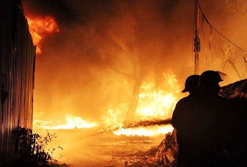 Hà Nội: Xưởng nhựa cháy lớn