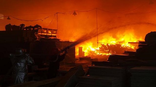 Hà Nội: Cháy lớn tại Khu công nghiệp Ngọc Hồi - Hình 1