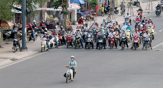 “Văn hóa lùn” giao thông…
