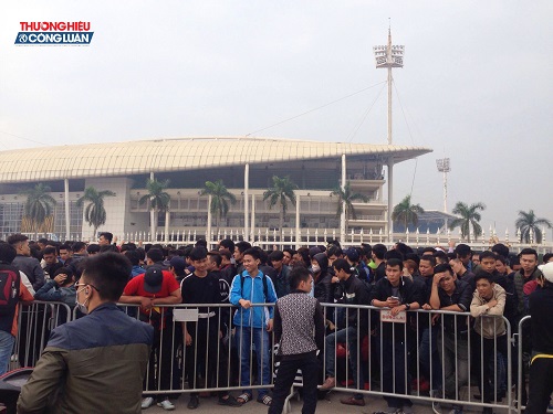 Săn vé Việt Nam - Indonesia: Sân Mỹ Đình "vỡ trận"