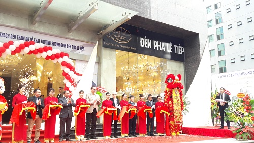 Công ty TNHH đèn Pha Lê: Khai trương Showroom đèn pha lê Tiệp