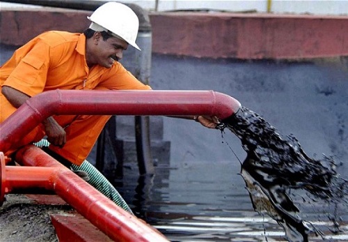 Giá dầu thăng hoa sau thỏa thuận lịch sử của OPEC