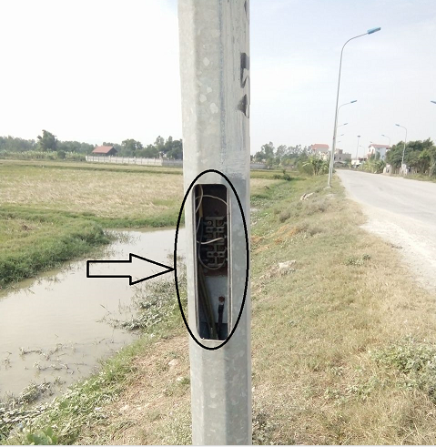 Hà Nam: Những dãy đèn chiếu sáng, tôn lượn sóng rào hộ lan hỏng bị bỏ mặc? - Hình 2