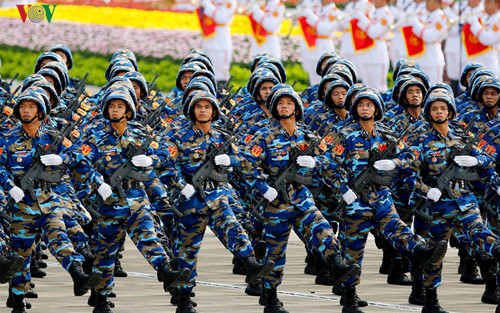 Hoàn thiện quy định chế độ tiền lương công nhân, viên chức quốc phòng