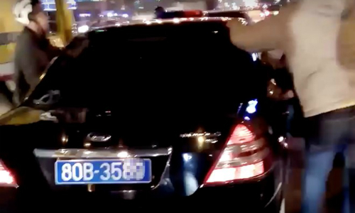 Xe biển xanh 80B đâm người rồi bỏ chạy