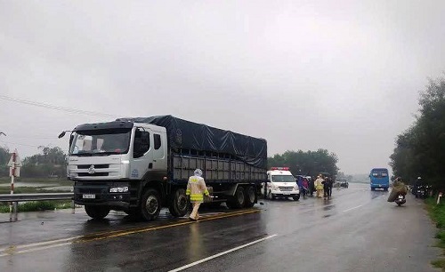 Hà Tĩnh: Xe máy đối đầu xe tải, một người tử vong tại chỗ