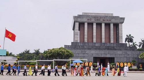 Tiếp tục đổi mới nội dung, hình thức đón tiếp các đoàn vào Lăng viếng Bác