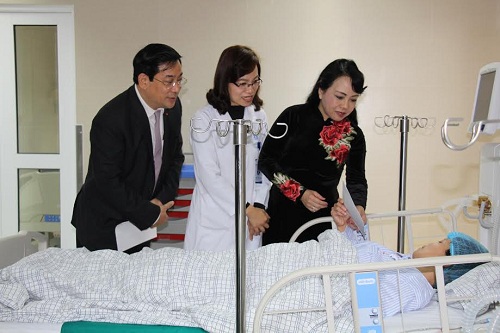 Phú Thọ: Bộ trưởng Nguyễn Thị Kim Tiến dự Lễ khai trương đơn vị phẫu thuật tim mạch, lồng ngực - Hình 2