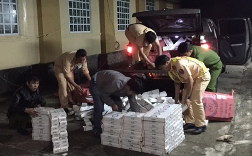 Gia Lai: Bắt giữ 1 ô tô vận chuyển thuốc lá không rõ nguồn gốc