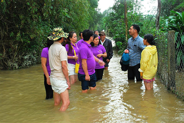Tỉnh Quảng Nam: Những phần quà đầu tiên đã đến tay người dân