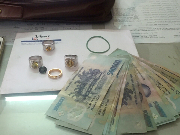 Tỉnh Thanh Hóa: CSGT trả lại tài sản gần 1 tỷ đồng nhặt được