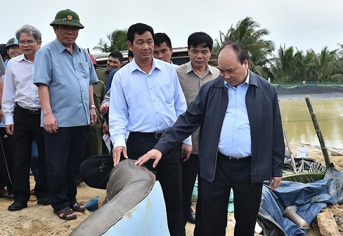 Thủ tướng Nguyễn Xuân Phúc thăm nhân dân vùng bị lũ tỉnh Bình Định - Hình 1