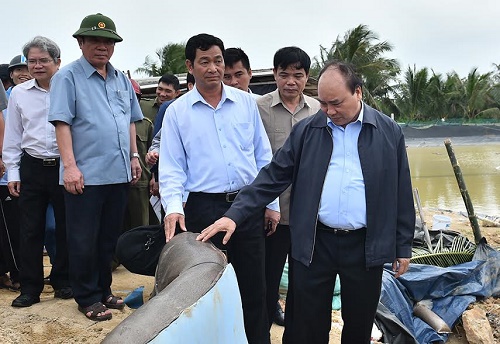 Thủ tướng Nguyễn Xuân Phúc thăm nhân dân vùng bị lũ tỉnh Bình Định