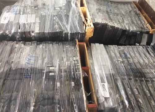 Khám xét 3 container phế liệu phát hiện hàng cấm