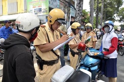 Triển khai cao điểm bảo đảm trật tự ATGT: Xử lý gần 17.000 trường hợp vi phạm - Hình 1