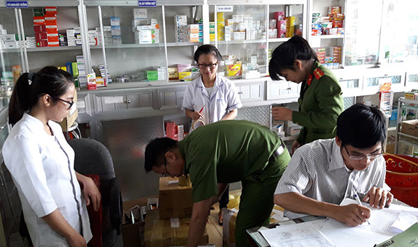 Lâm Đồng : Thu giữ 11 thùng thuốc tân dược không rõ nguồn gốc - Hình 1