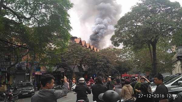 Hà Nội: Cháy lớn tại phố Phùng Hưng