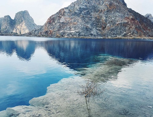 Hồ nước xanh tuyệt đẹp hút hồn giới trẻ - Hình 3