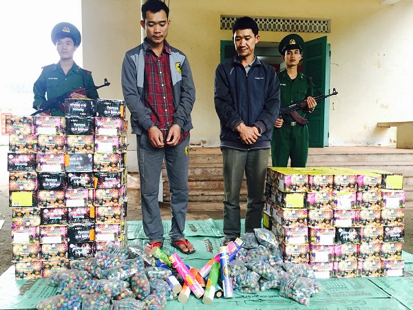 Quảng Bình: Bắt giữ 221 kg pháo lậu từ Lào về Việt Nam - Hình 1