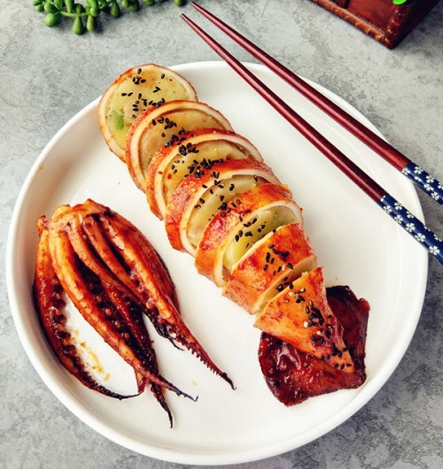 Ngày nghỉ nhâm nhi mực nướng cay ngon... hết sảy