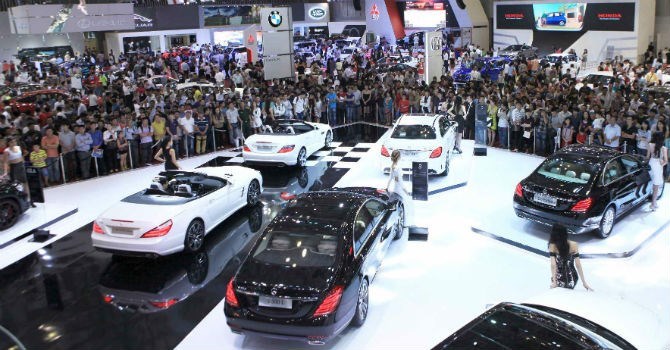 Thị trường ô tô cuối năm: Các DN đồng loạt giảm giá, khuyến mãi “khủng”