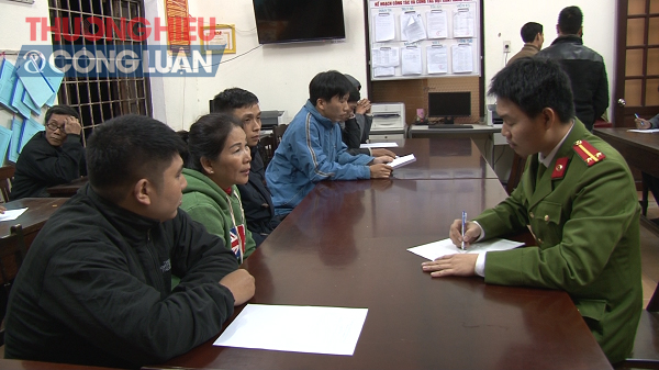 Huế: Bắt quả tang hàng chục con bạc xát phạt nhau dưới hình thức cá độ bóng đá