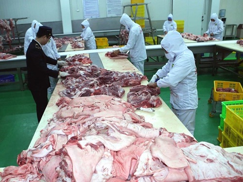 Đảm bảo nguồn cung cấp thịt cho Tết Đinh Dậu