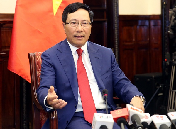 Phó Thủ tướng Phạm Bình Minh trả lời phỏng vấn báo chí - Hình 1