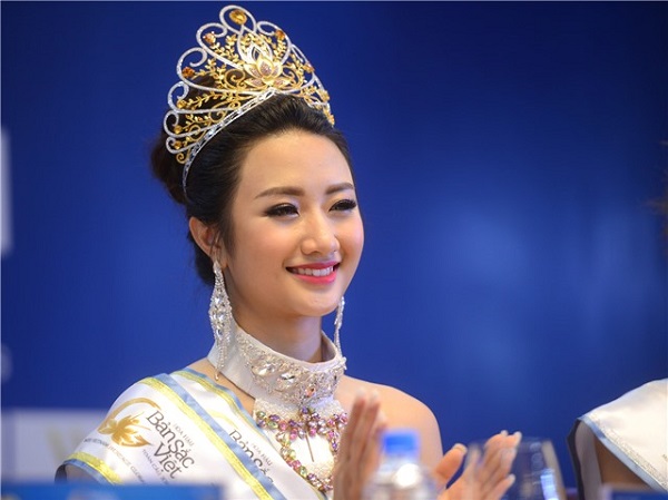 Hoa hậu Bản sắc Việt toàn cầu bất ngờ lên xe hoa - Hình 2