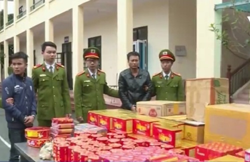 Phú Thọ: Bắt vụ vận chuyển trên 100kg pháo nổ