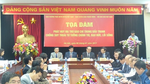 Phát huy vai trò báo chí trong đấu tranh chống suy thoái tư tưởng chính trị