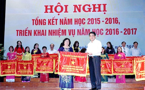 Vụ Sở GD&ĐT khen thưởng nhiều GV "dính" kỷ luật: Chủ tịch HN sẽ xử lý thế nào?