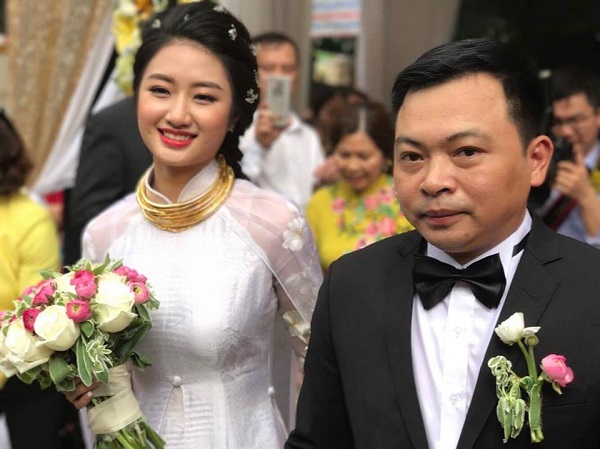 Thu Ngân “rạng rỡ” trong ngày cưới bên chồng đại gia hơn 19 tuổi