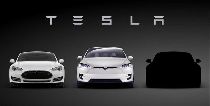 Tesla đẩy mạnh phát triển phẩn mềm Autopilot - Hình 1