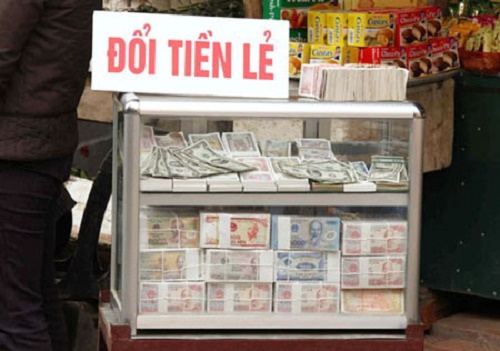 Khan tiền lẻ, cò chợ đen thổi giá kiếm lời