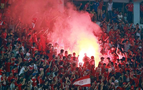 Đội bóng Hải Phòng bị phạt 20 triệu đồng vì cổ động viên đốt pháo sáng