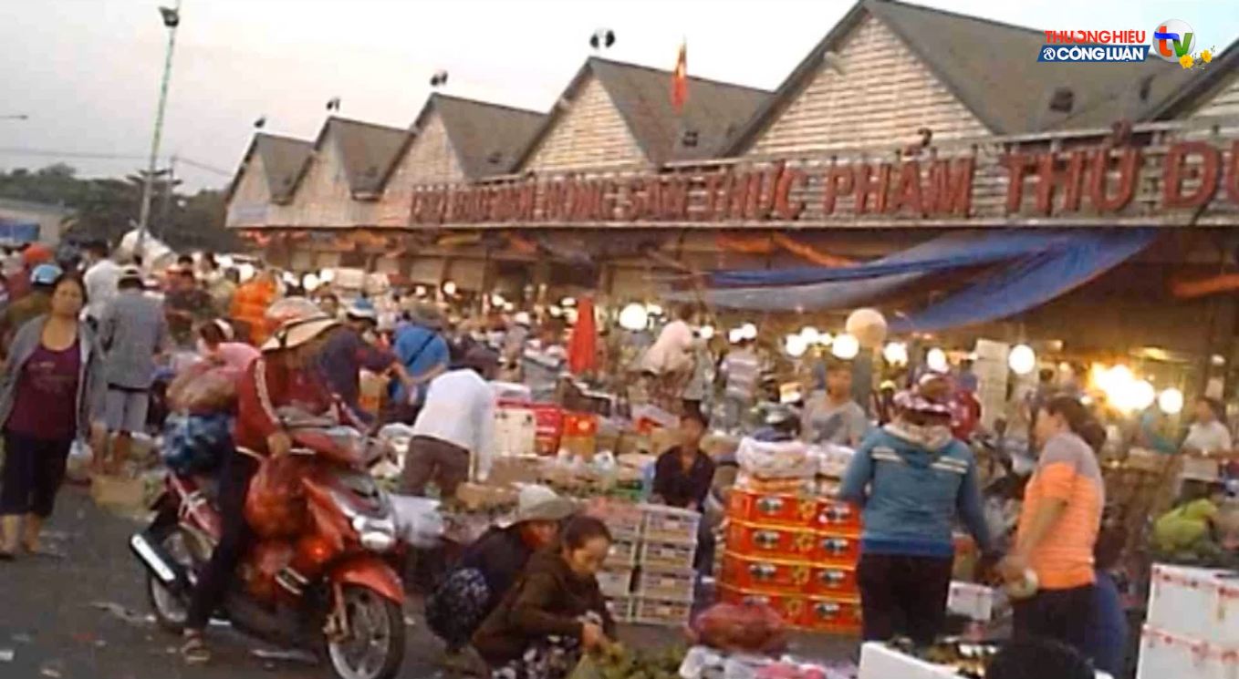TP. HCM: Trái cây Trung Quốc gắn mác hàng Việt tràn ngập chợ đầu mối Thủ Đức