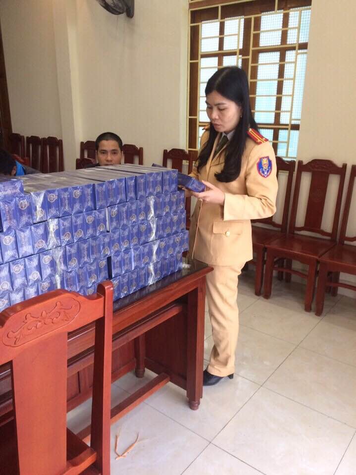 Thanh Hóa: Bắt giữ xe ô tô vận chuyển hơn 900 bao thuốc lá lậu