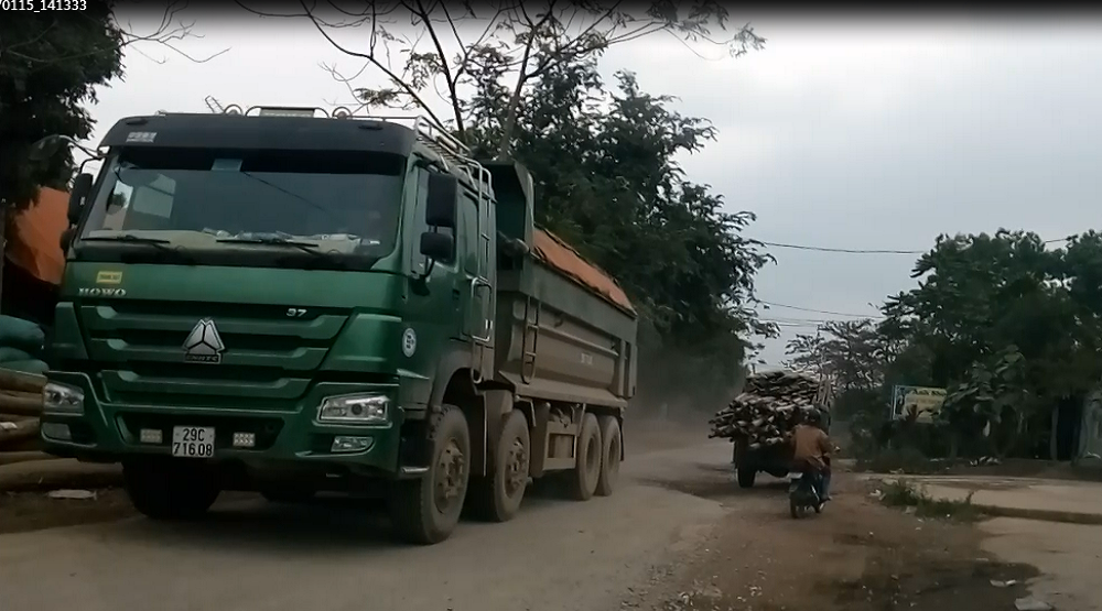 Tỉnh Hòa Bình: “Hung thần” chở đất quật nát Quốc lộ 21A