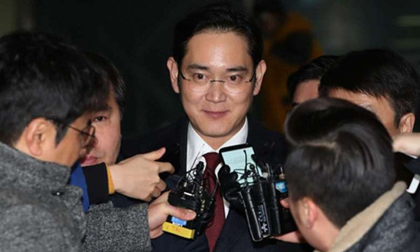 Hàn Quốc bắt giữ người thừa kế Samsung - Hình 1